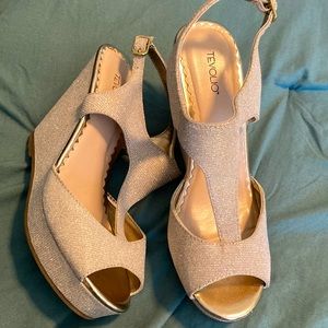 Tevolio, size 6 1/2, gold wedge, worn once